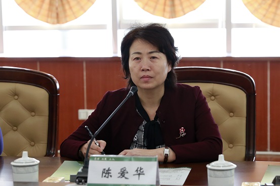 交流会后,陈爱华校长一行在蔡飞校长的陪同下参观了演播厅和实训中心.